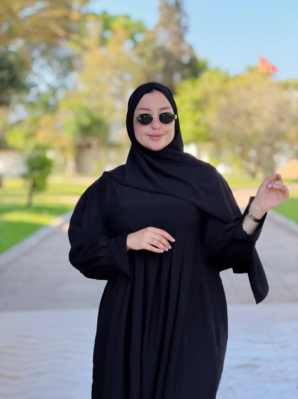 عباية سوداء مع الطرحة – أنيقة ومستورة 🖤