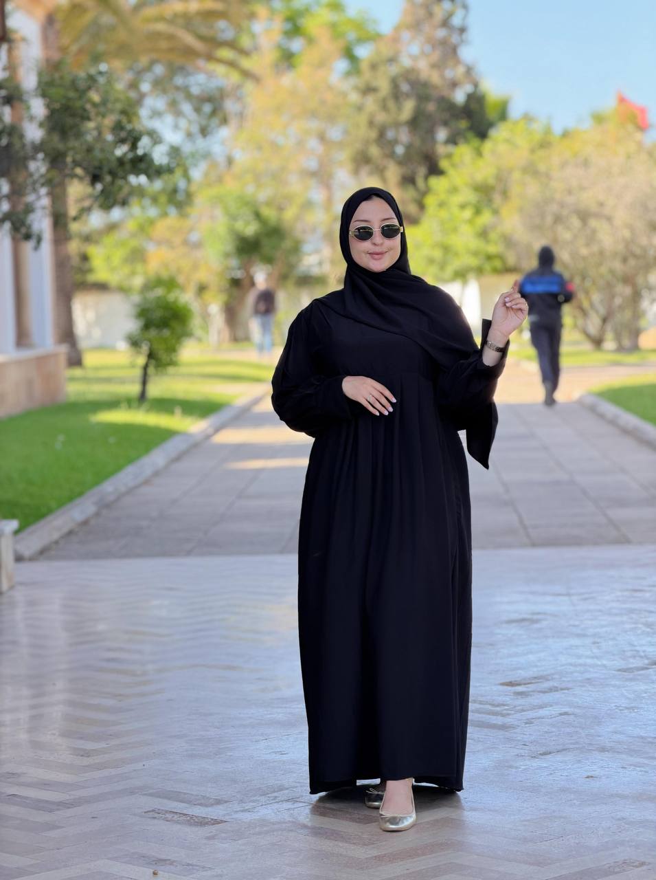 عباية سوداء مع الطرحة – أنيقة ومستورة 🖤